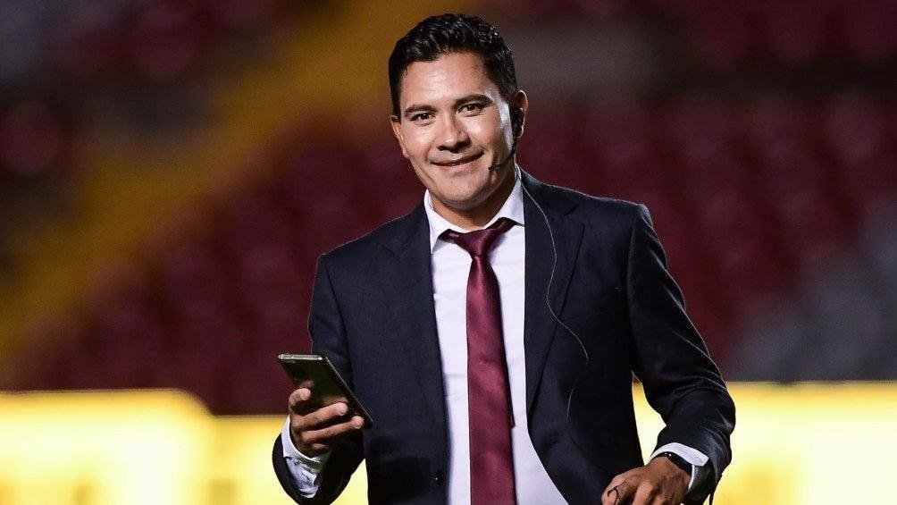 El Cantante Guerrero Cuestiona a Faitelson por Duras Críticas a Árbitro Tras Polémica Decisión
