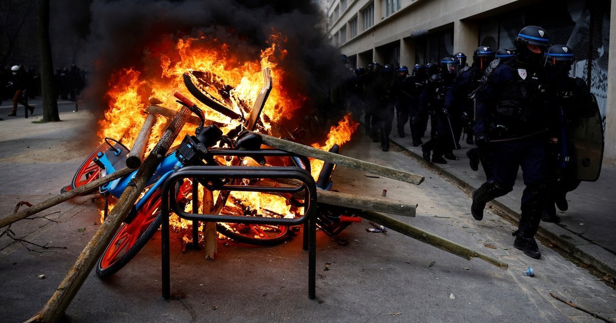 Francia avanza con drástica ley para disturbios y control de redes sociales