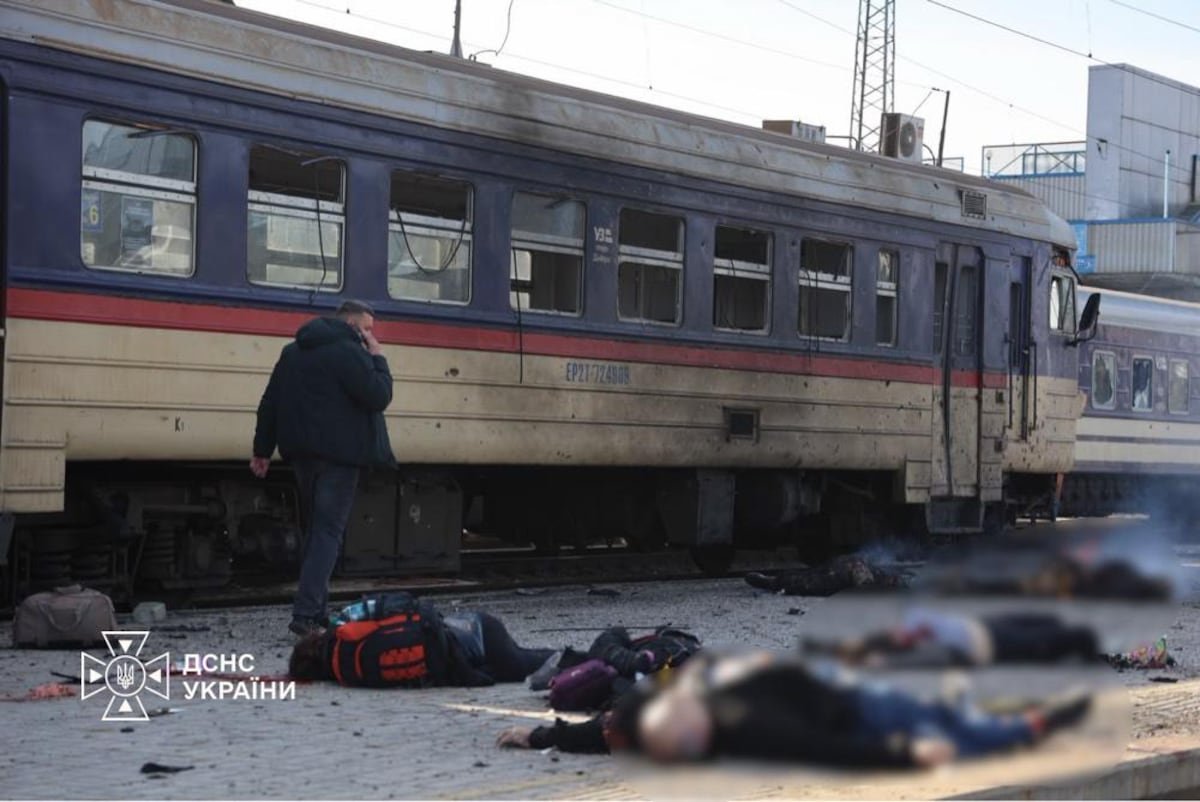 Ataque Ruso en Dnipró Cobra 13 Vidas en Estación de Tren