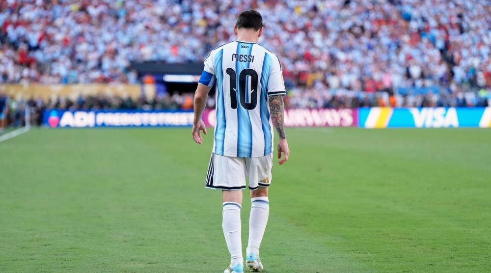 Emoción en Ezeiza: Messi inicia su última concentración con la Albiceleste