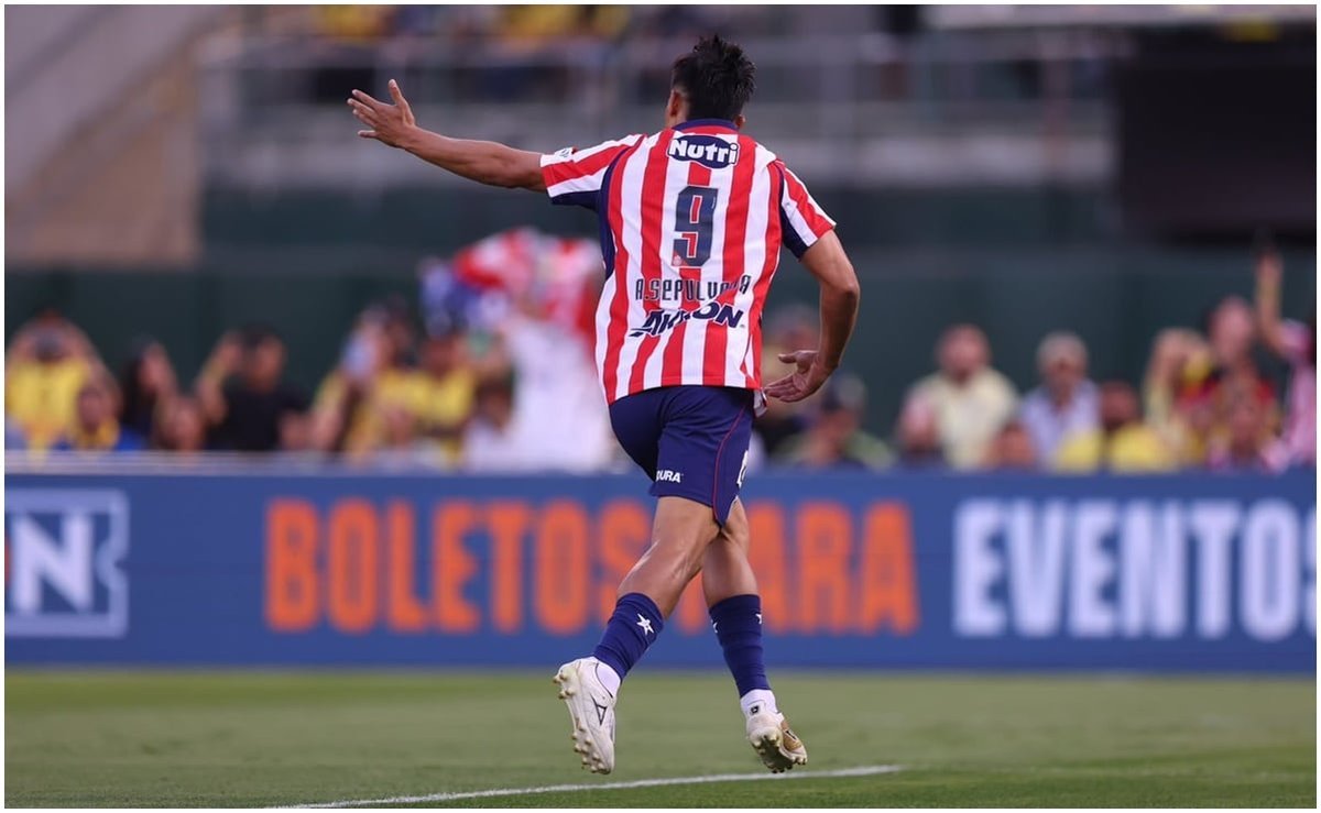 Sepúlveda Impulsa a Chivas a una Victoria Contundente ante América en California