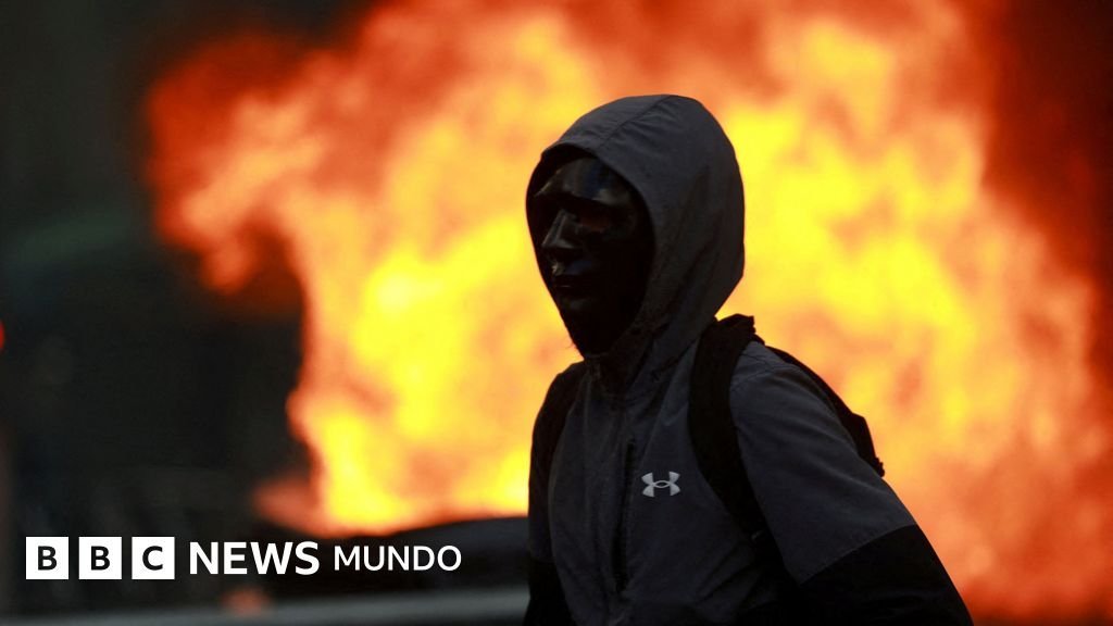 Francia Sumida en el Caos: Protestas Masivas Desatan Violencia y Acusaciones Cruzadas