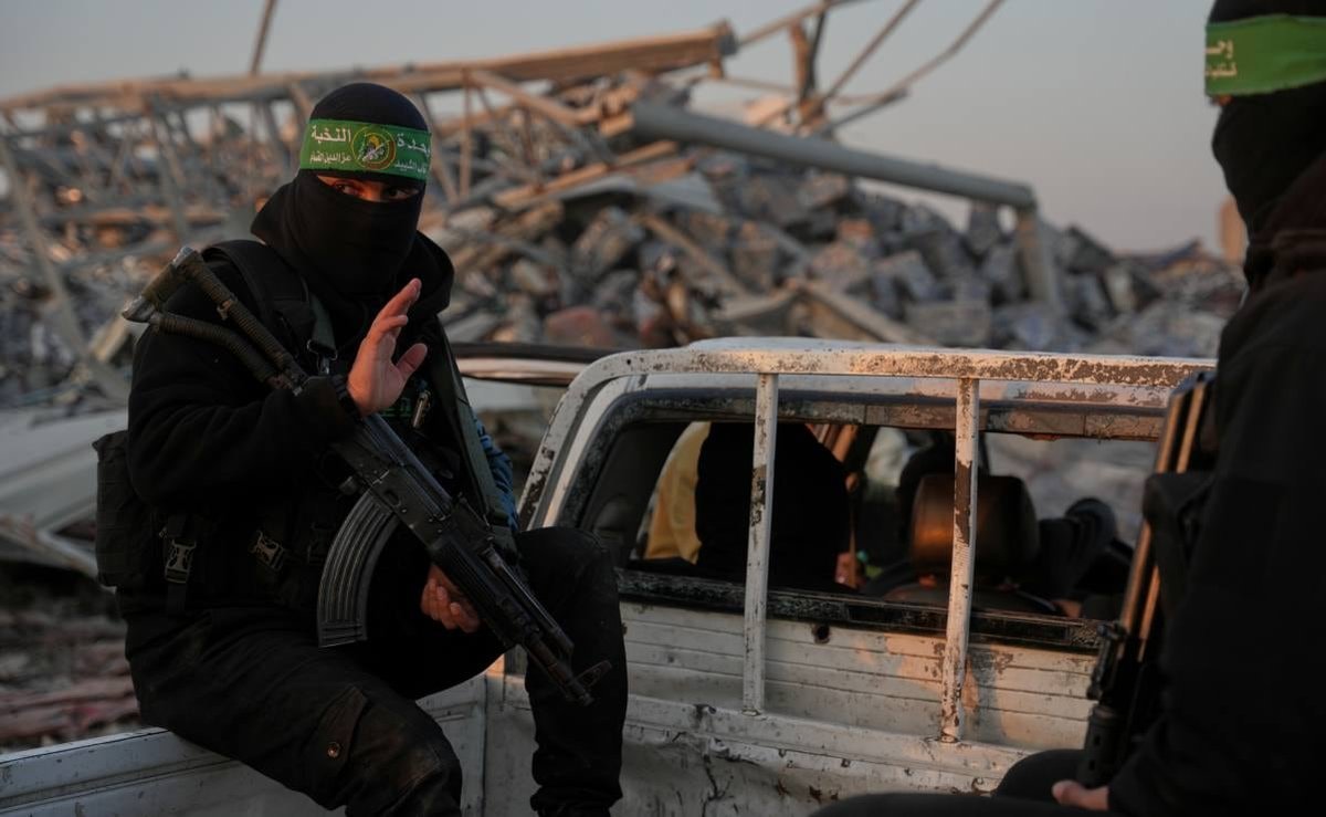 Bombardeo Israelí en Gaza Cobra Vidas de Cinco Civiles, Busca Líder de Hamas
