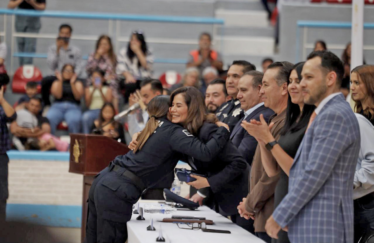 Reconocen a policías tapatíos por años de servicio y méritos